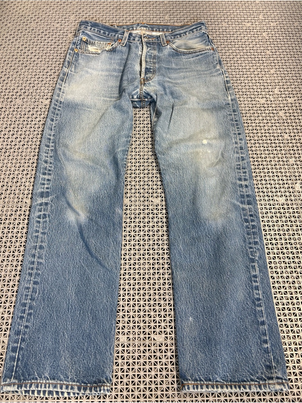 Vintage Y2K Levi's 501 Medium Wash Button-Fly Jeans